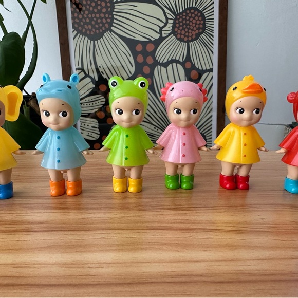Figurine Bébé Série "I Love Rainy Day" - Mini Figurine PVC Avec Imperméable Coloré, Boîte Cadeau | Collection, Décoration Bureau, Porte-clés